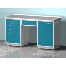 AR-L04 - стол лабораторный двухтумбовый (тумба с четырьмя выдвижными ящиками, тумба с распашной металлической дверью, выдвижной ящик между тумбами), на столешнице стекло