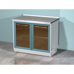 AR-28С - металлическая тумба с двумя распашными застекленными дверями, тремя металлическими выдвижными полками, бактерицидной лампой Philips