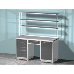 AR-L05N - стол лабораторный со стеллажом двухтумбовый (тумба с распашной металлической дверью, тумба с четырьмя выдвижными ящиками, два выдвижных ящика между тумбами), на столешнице стекло