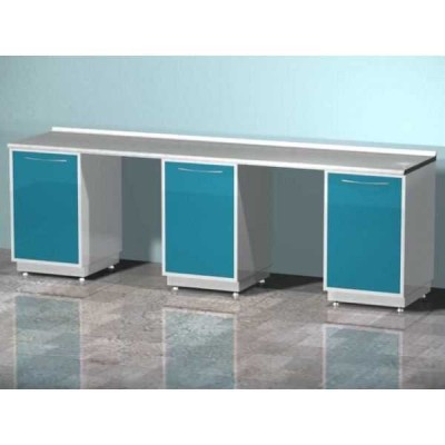 AR-L21 - стол лабораторный трехтумбовый (три тумбы с распашными металлическими дверями), на столешнице стекло AR-L21 - стол лабораторный трехтумбовый (три тумбы с распашными металлическими дверями), на столешнице стекло