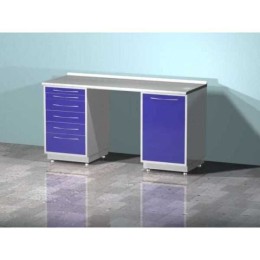 AR-L03 - стол лабораторный двухтумбовый (тумба с шестью выдвижными ящиками, тумба с распашной металлической дверью, между тумбами рабочая поверхность), на столешнице стекло