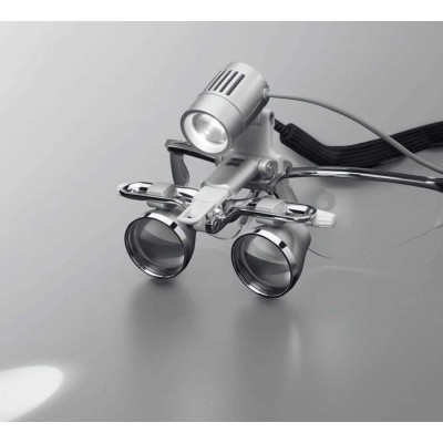 EyeMag Light II - мощный LED-осветитель с максимальной интенсивностью освещения 50000 люкс для высокой детализации EyeMag Light II - мощный LED-осветитель с максимальной интенсивностью освещения 50000 люкс для высокой детализации