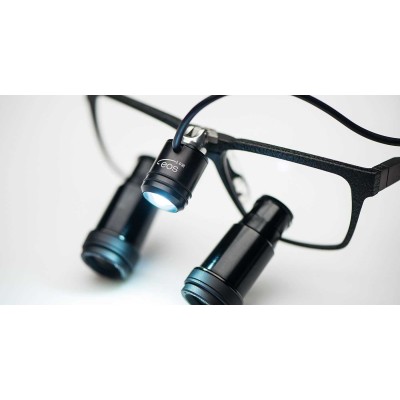 EOS 2.0S - светодиодный осветитель с карманным аккумулятором, 38000 люкс EOS 2.0S - светодиодный осветитель с карманным аккумулятором, 38000 люкс