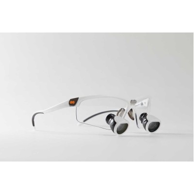 Opt-on TTL 3.3 - индивидуальные бинокулярные лупы на оправе, увеличение 3.3x с возможностью легкого изменения рабочего расстояния Opt-on TTL 3.3 - индивидуальные бинокулярные лупы на оправе, увеличение 3.3x с возможностью легкого изменения рабочего расстояния